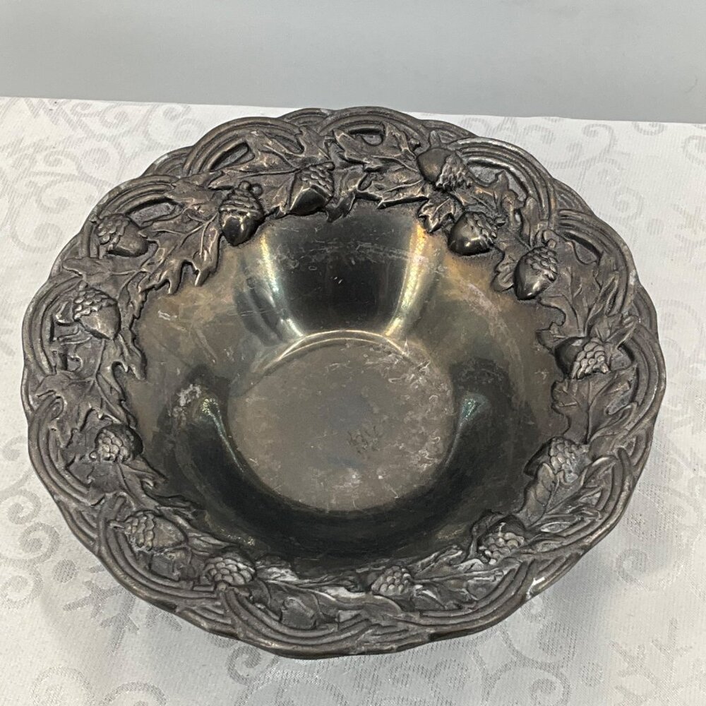 Vintage Wilton Armetale Acorn Pattern Bowl 7.5-Inch Diameter Cast Aluminum Servi
